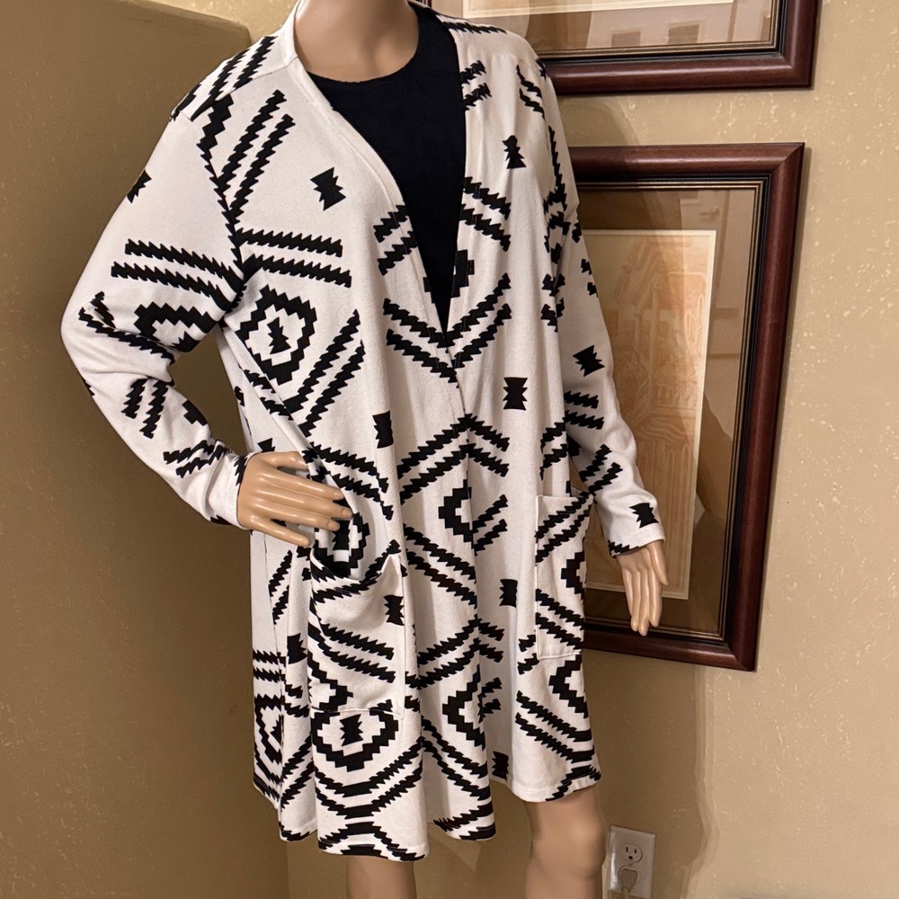 LulaRoe Women’s Long cardigan sweater sz XL